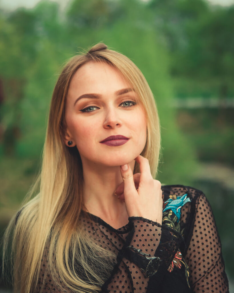 woman wonders What are the risks of taking the abortion pill without medical supervision